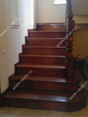 Лестница в п.Сиверский Описание фотографии